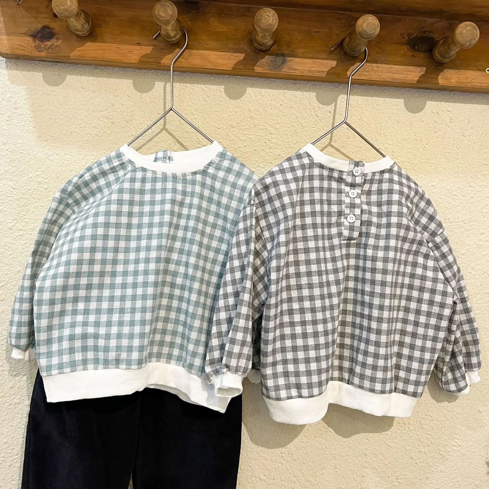 Boys and girls casual loose sweatshirts Spring Summer thin cotton plaid long-sleeved Tops
Boys and girls casual loose sweatshirts Spring Summer thin cotton plaid long-sleeved Tops