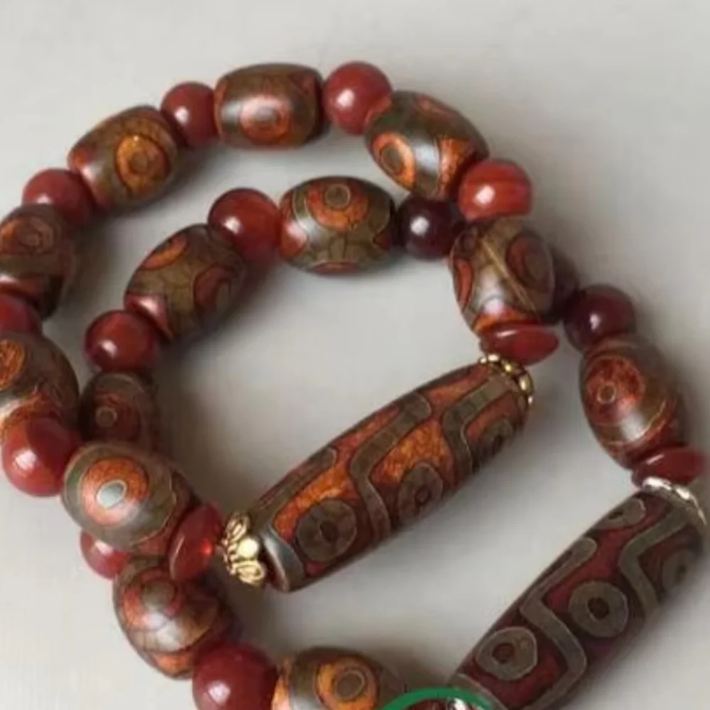 Nine eyes Dzi beads men and women models natural chalcedony bracelets ethnic style Tibet retro authentic three eyes wenwan
Nine eyes Dzi beads men and women models natural chalcedony bracelets ethnic style Tibet retro authentic three eyes wenwan