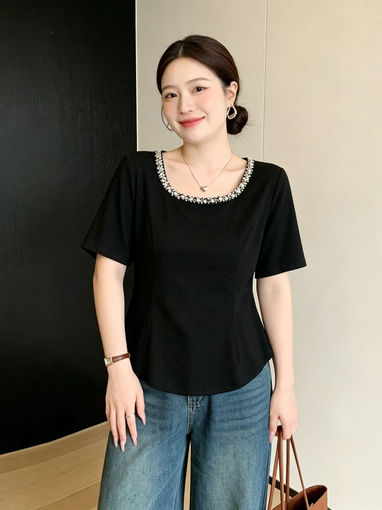 plus Size Pearl U-Neck Short Sleeve T-Shirt Women Summer Slimming Top Korean Style Standard Fit Color Casual Wear
plus Size Pearl U-Neck Short Sleeve T-Shirt Women Summer Slimming Top Korean Style Standard Fit Color Casual Wear