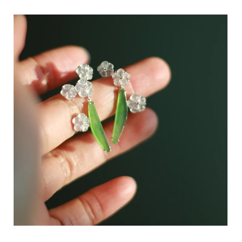 New Chinese Flower Bamboo Leaf Stud Earrings Women's Retro Guochao Temperament Emerald Earrings Versatile Gentle Wind Light Luxu
New Chinese Flower Bamboo Leaf Stud Earrings Women's Retro Guochao Temperament Emerald Earrings Versatile Gentle Wind Light Luxu