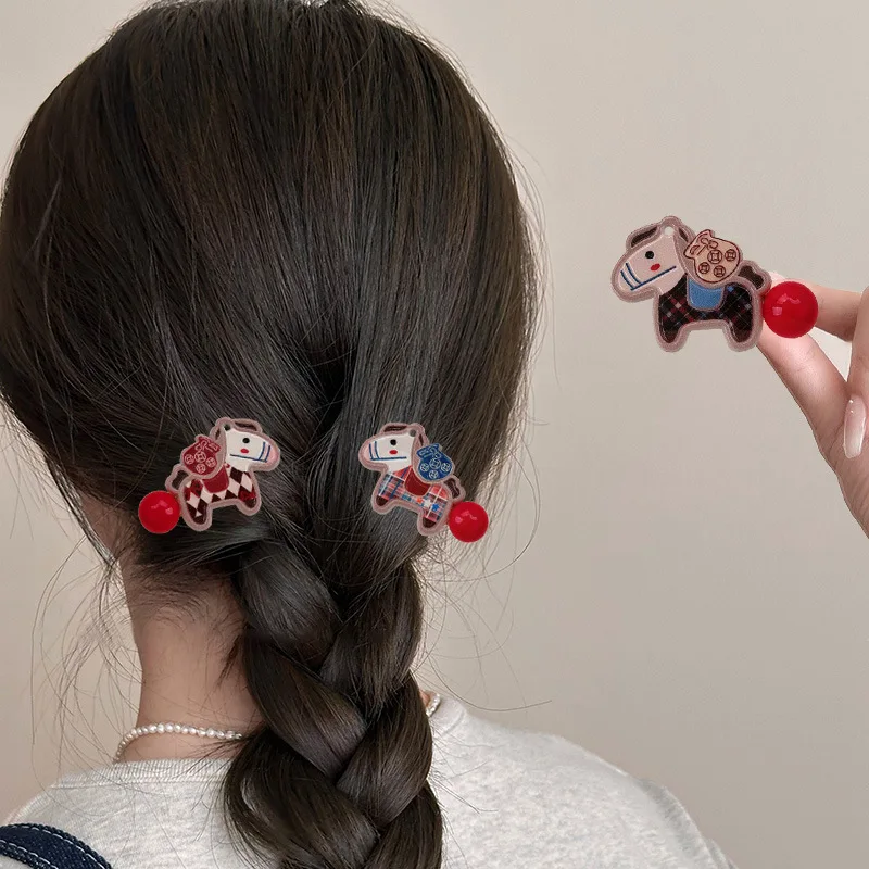 1 шт. модные кавайные заколки для волос в виде лошади, коричневые заколки в виде пони с красным шариком, заколка для волос на выбор, милые заколки для волос, украшение, подарки для девочек
1 шт. модные кавайные заколки для волос в виде лошади, коричневые заколки в виде пони с красным шариком, заколка для волос на выбор, милые заколки для волос, украшение, подарки для девочек