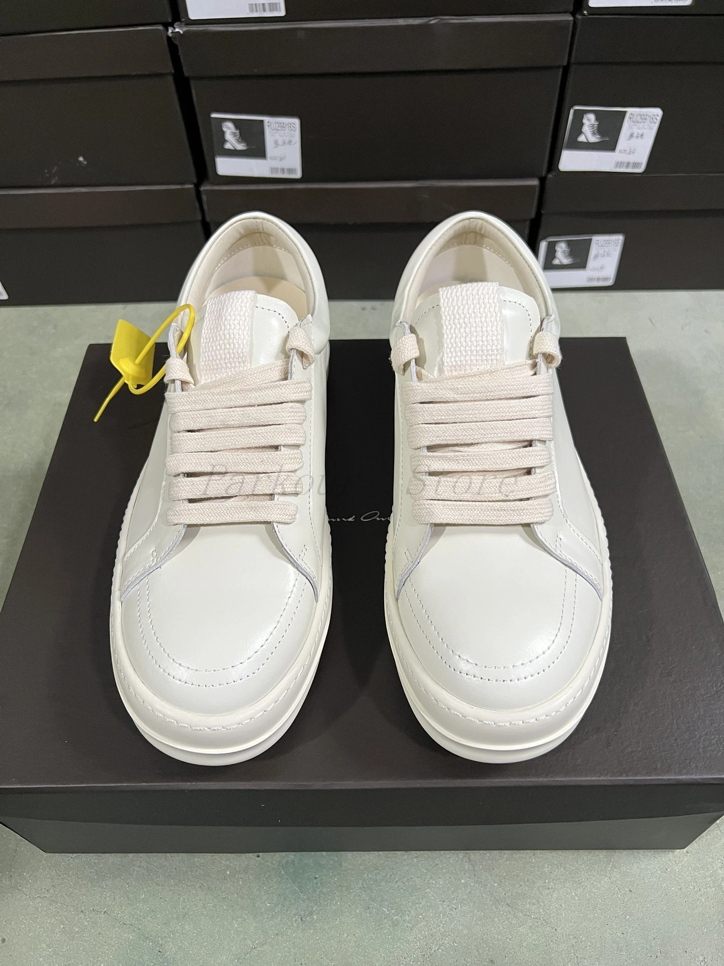 New Ivory White Cowhide Low Top Casual Shoes Unisex Fashion Designers Sports Quality Classic Men's And Women's Footwear
New Ivory White Cowhide Low Top Casual Shoes Unisex Fashion Designers Sports Quality Classic Men's And Women's Footwear