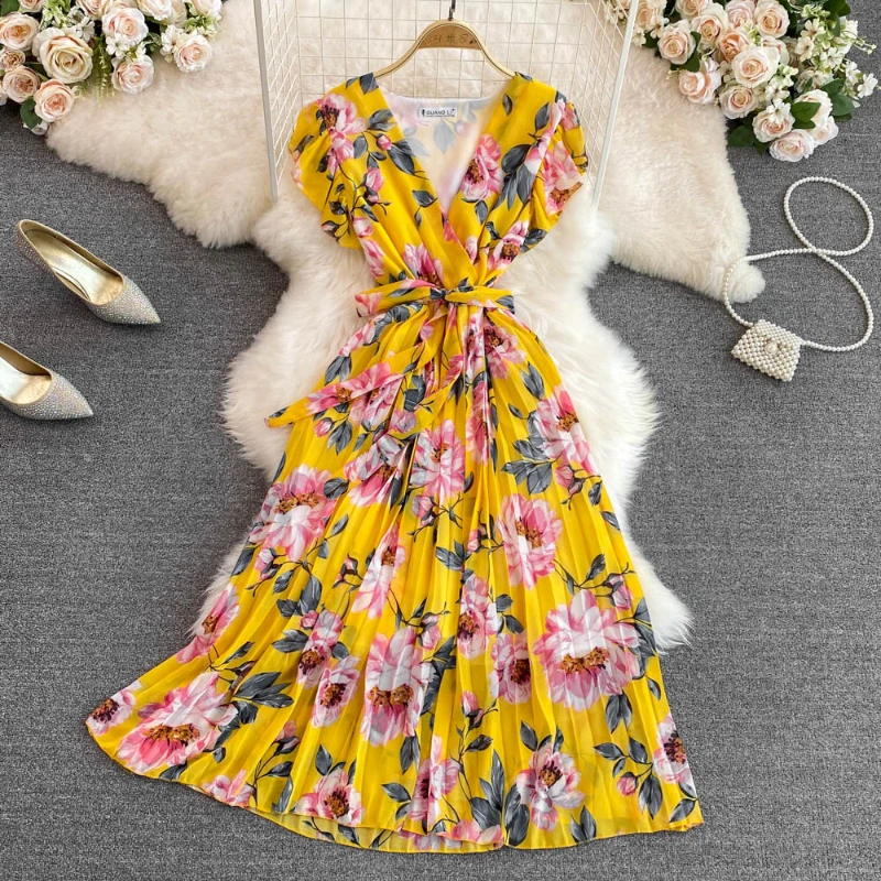 Boho V Neck Bandage Pleated Long Dress Summer Floral Print Tank Sundress Women Casual Ruffles Party Elegant Beach Tunic Dress
Boho V Neck Bandage Pleated Long Dress Summer Floral Print Tank Sundress Women Casual Ruffles Party Elegant Beach Tunic Dress