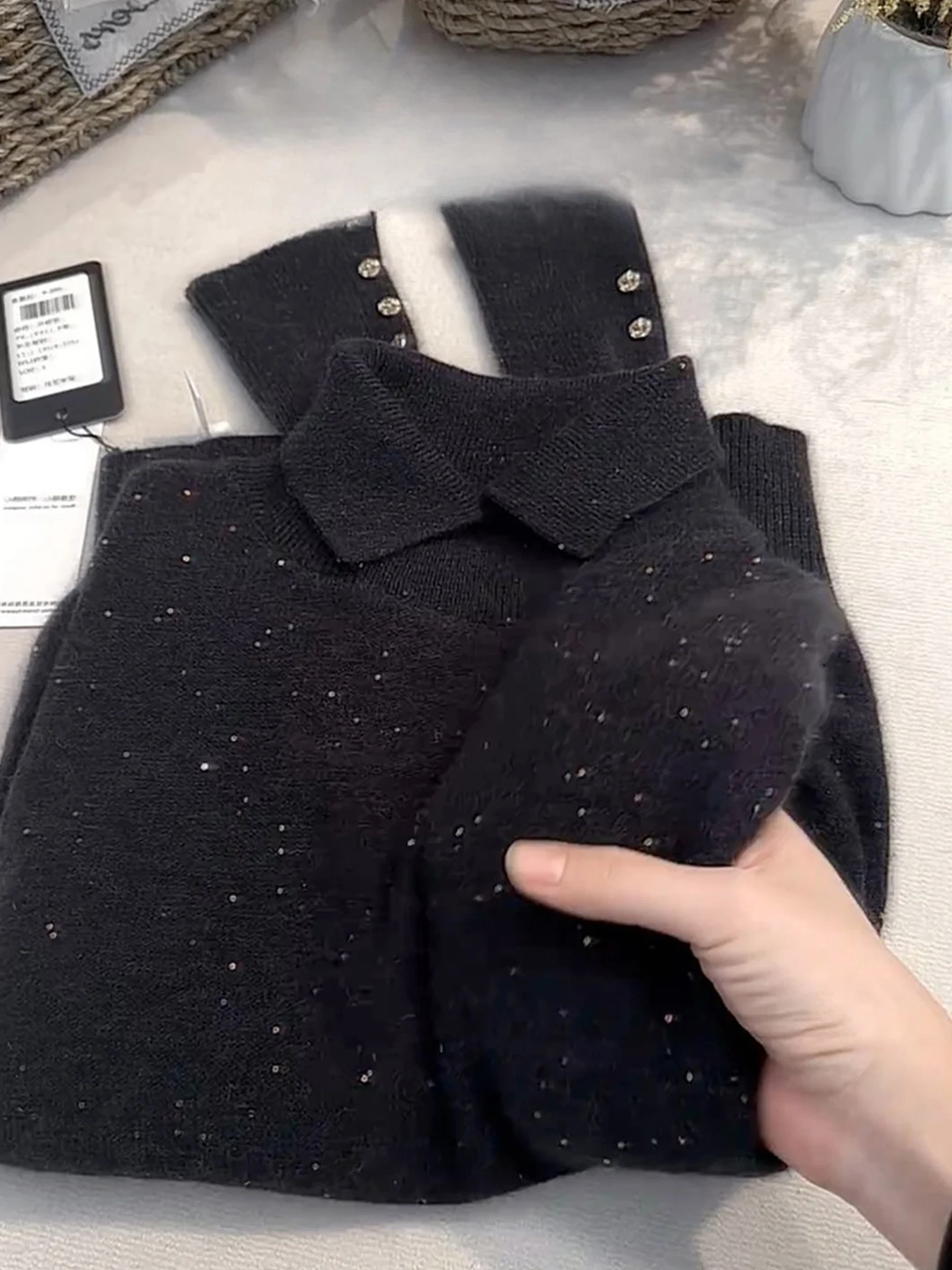 Shiny Sequin Elegant Long Sleeve Sweater Collared Knitwear Soft Winter Top for Younger Looking Commute Korean Style Slim Fit
Shiny Sequin Elegant Long Sleeve Sweater Collared Knitwear Soft Winter Top for Younger Looking Commute Korean Style Slim Fit