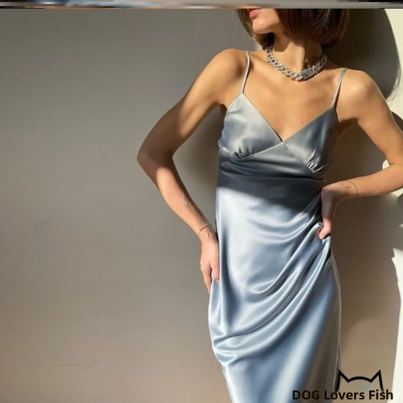 Длинное атласное платье-комбинация с V-образным вырезом для женщин, сексуальное платье-комбинация на бретельках, с завышенной талией, А-силуэт, миди, для повседневной носки и других случаев
Длинное атласное платье-комбинация с V-образным вырезом для женщин, сексуальное платье-комбинация на бретельках, с завышенной талией, А-силуэт, миди, для повседневной носки и других случаев