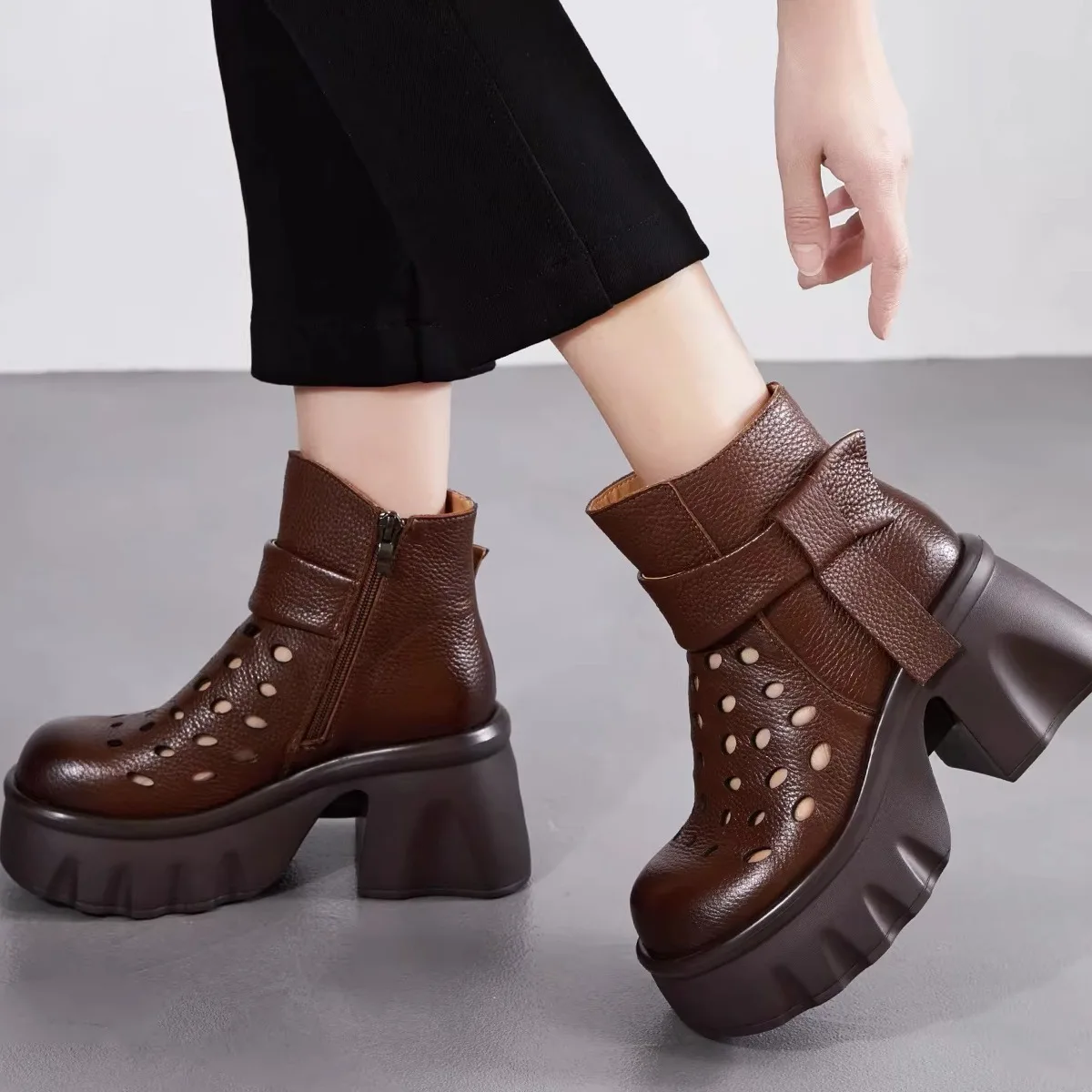 Women's Thick Bottom Roman Style Boots Breathable Hollow out Genuine Leather Ankle Boots round Toe High Heel Rubber Sole
Women's Thick Bottom Roman Style Boots Breathable Hollow out Genuine Leather Ankle Boots round Toe High Heel Rubber Sole