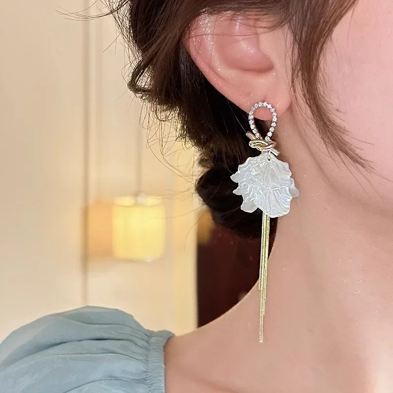 Super Fairy Bow Long Petal Fringed Earrings Sweet Temperament Fresh Earrings Summer Micro-inlaid Face Thin Earrings
Super Fairy Bow Long Petal Fringed Earrings Sweet Temperament Fresh Earrings Summer Micro-inlaid Face Thin Earrings
