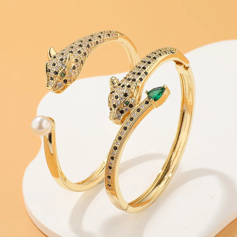 Women's hip-hop hand jewelry micro copper inlay zircon bracelets creative personality accessories
Women's hip-hop hand jewelry micro copper inlay zircon bracelets creative personality accessories