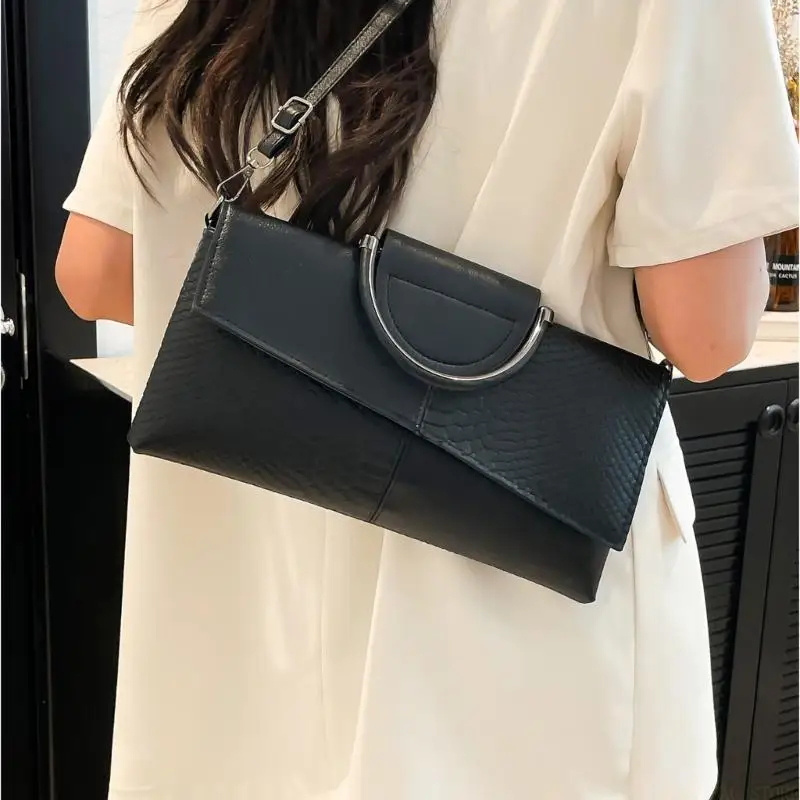 X90D Permanent Large Capacity PU Handbag Modifiable Belt For Commuting And Excursions
X90D Permanent Large Capacity PU Handbag Modifiable Belt For Commuting And Excursions