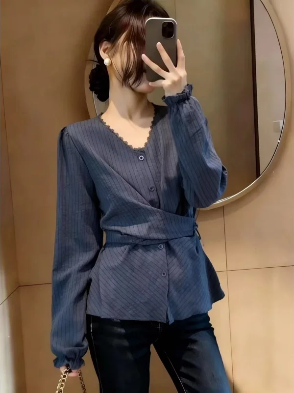 Elegant Striped V-Neck Long Sleeve Shirt Women's plus Size Slimming Bell Sleeve Top Korean Style Commute Fashion Spring 2026
Elegant Striped V-Neck Long Sleeve Shirt Women's plus Size Slimming Bell Sleeve Top Korean Style Commute Fashion Spring 2026