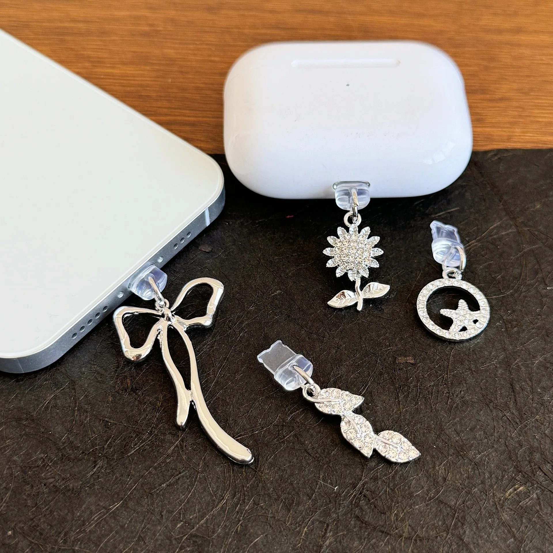 sunflower Dust Plug Charm Fashion Ladies Charge Port Plug For iPhone Type C Dust Protection Cap Phone Pendant Couple Gift
sunflower Dust Plug Charm Fashion Ladies Charge Port Plug For iPhone Type C Dust Protection Cap Phone Pendant Couple Gift