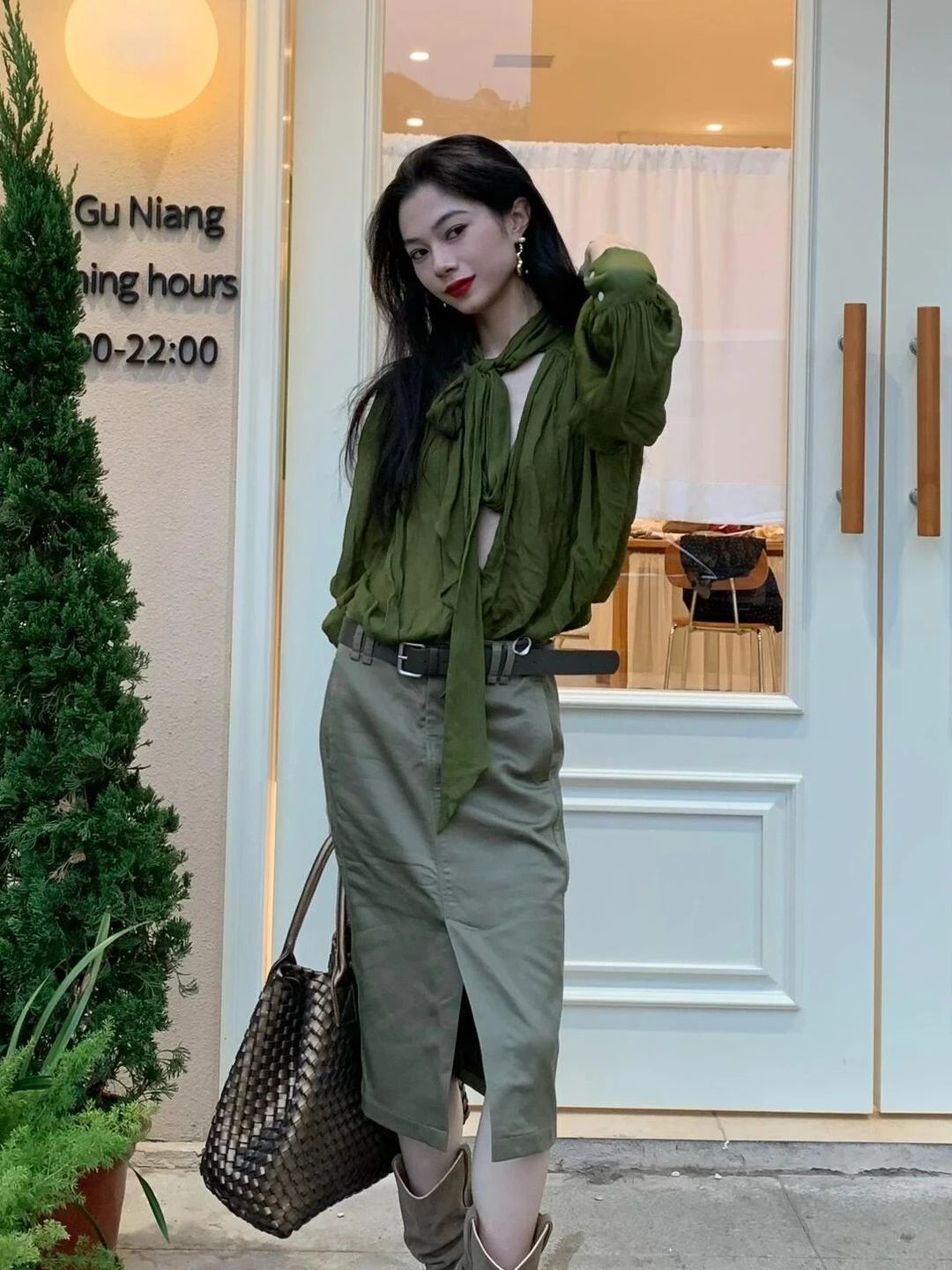 Olive Green Shirt And Skirt Set Women's Summer New Style Slimming Commute Belted Fashionable Polyester Fiber V-Neck Two-Piece...
Olive Green Shirt And Skirt Set Women's Summer New Style Slimming Commute Belted Fashionable Polyester Fiber V-Neck Two-Piece...
