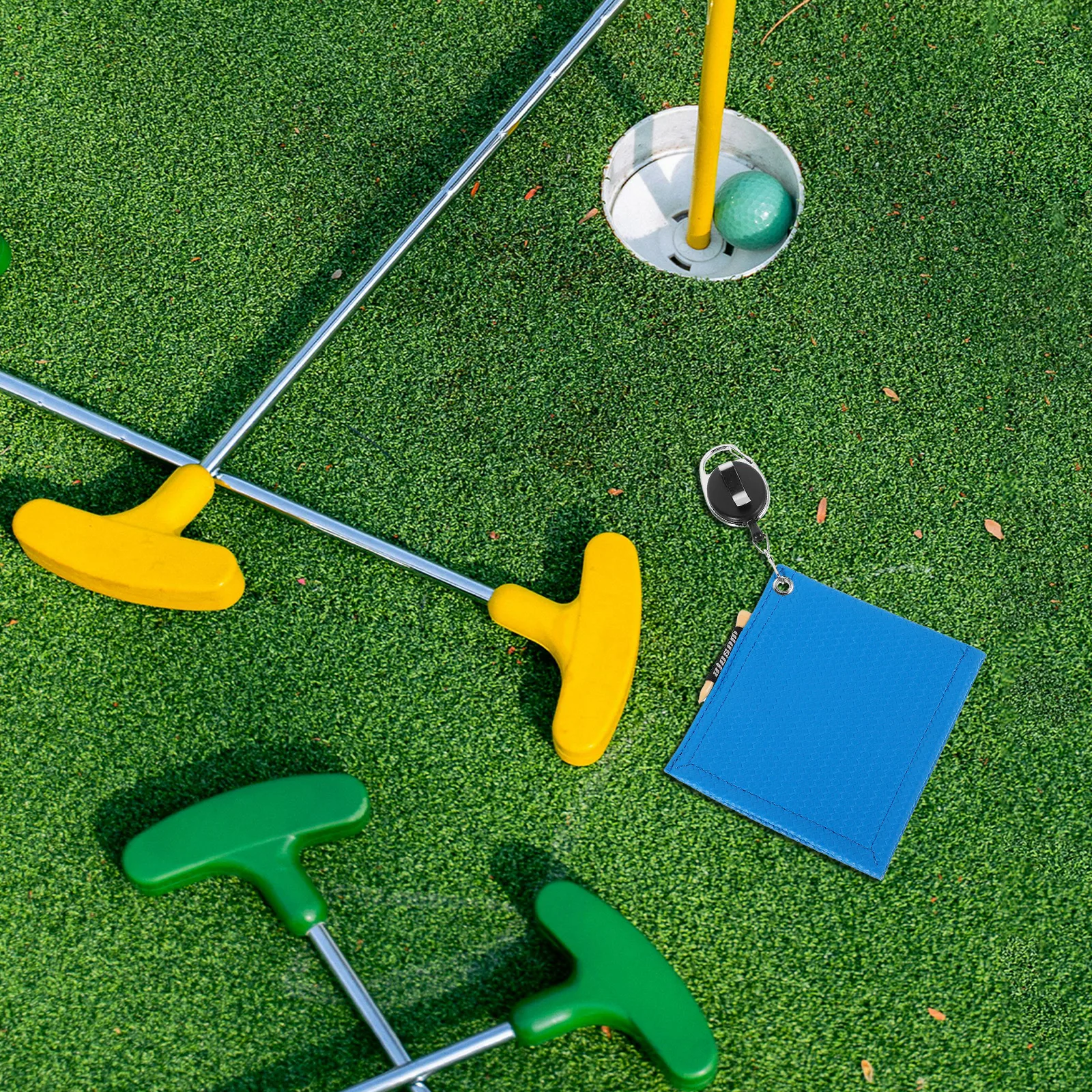 1PC Golf Club Cleaning Towel Portable Retractable Rope Design Soft PU Material Wipes Balls Accessories Women Kit
1PC Golf Club Cleaning Towel Portable Retractable Rope Design Soft PU Material Wipes Balls Accessories Women Kit