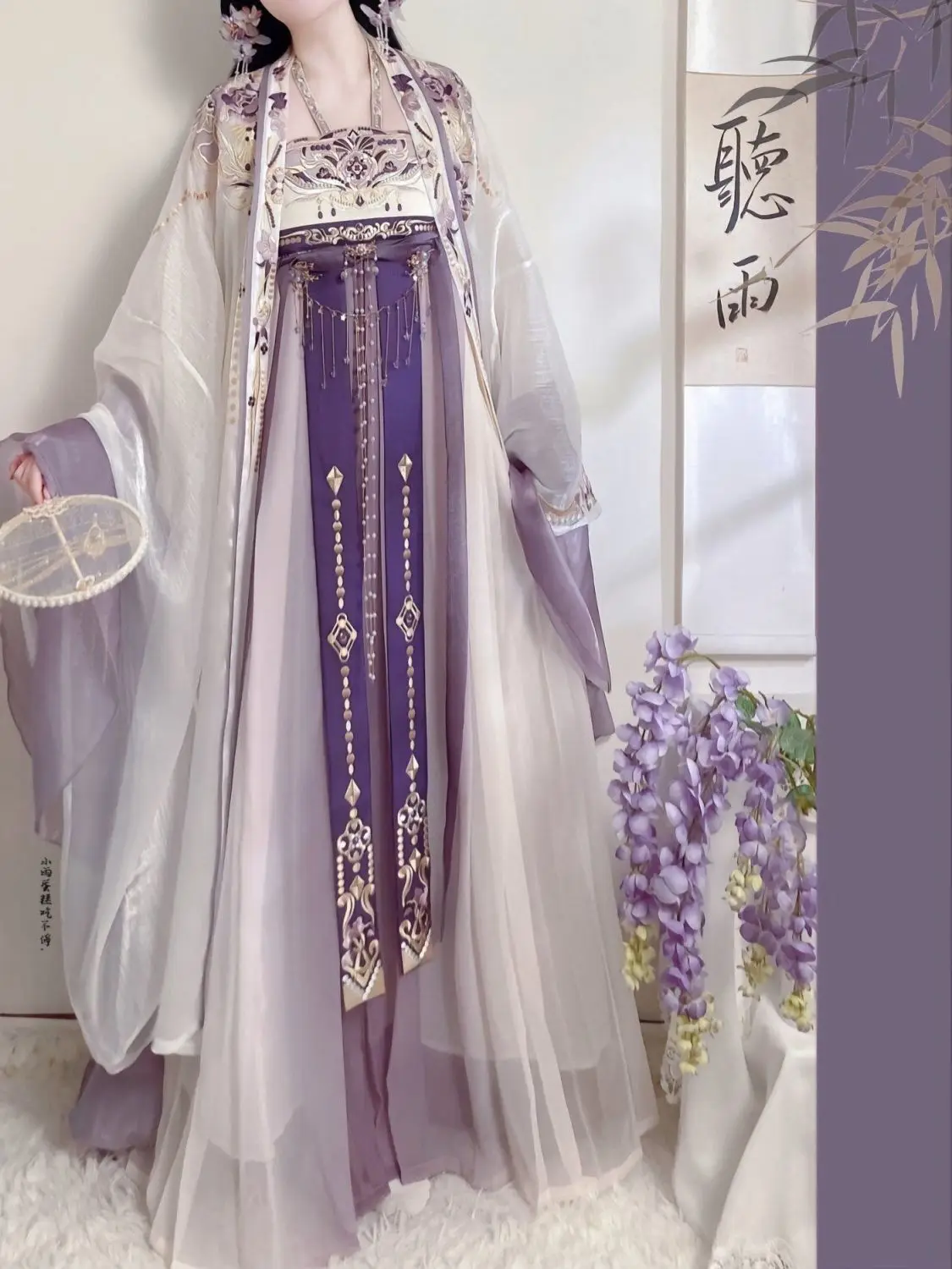 Ruwu Hanfu, новый комплект феи с большими рукавами Hezi Tang, весенне-летняя тяжелая работа, вышивка длиной груди, волосы с принтом
Ruwu Hanfu, новый комплект феи с большими рукавами Hezi Tang, весенне-летняя тяжелая работа, вышивка длиной груди, волосы с принтом