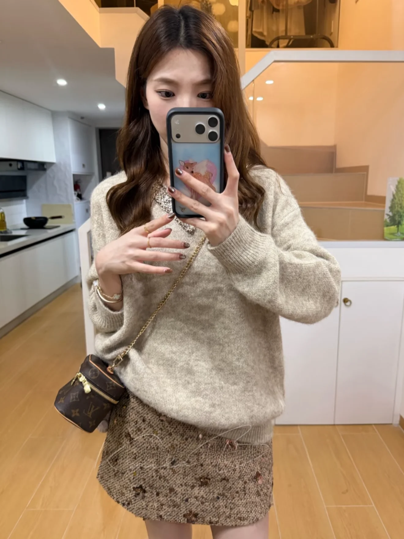 Warm Wool Blend V-Neck Sweater Loose Fit Overhead Shiny Diamond Korean Style Knitted Shirt Commute Style Autumn Winter Women'...
Warm Wool Blend V-Neck Sweater Loose Fit Overhead Shiny Diamond Korean Style Knitted Shirt Commute Style Autumn Winter Women'...