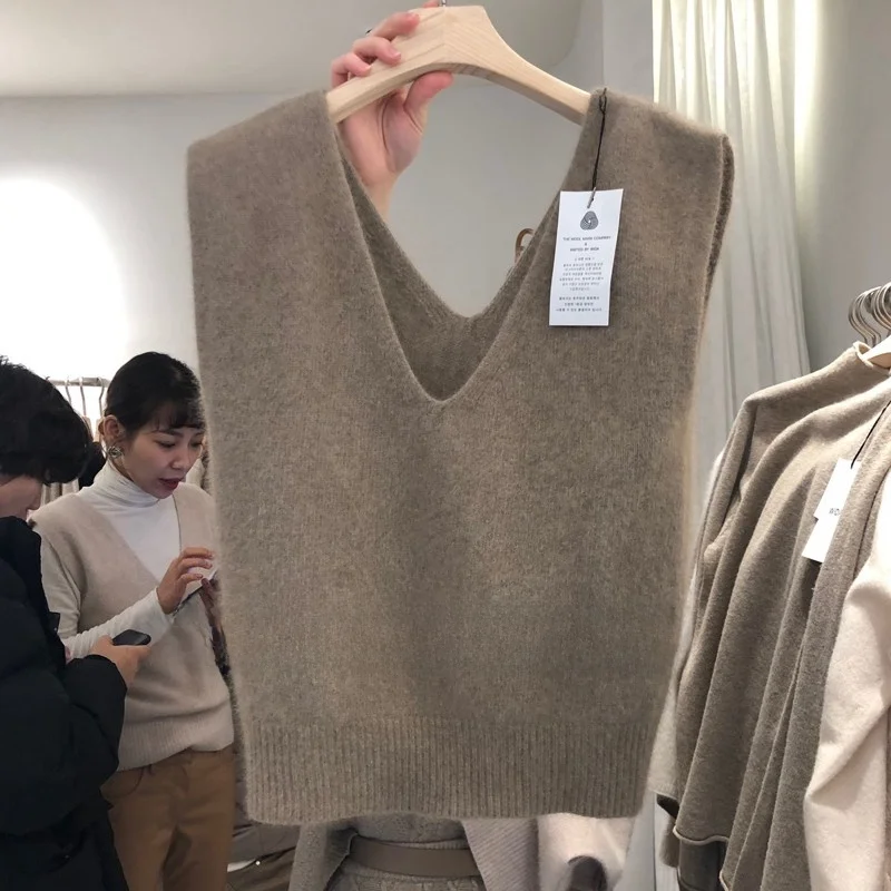 Женский вязаный шерстяной жилет на осень-зиму, с двойным V-образным вырезом, свободного кроя, больших размеров, модный, для повседневной носки, цветной, без рукавов, топ-жакет
Женский вязаный шерстяной жилет на осень-зиму, с двойным V-образным вырезом, свободного кроя, больших размеров, модный, для повседневной носки, цветной, без рукавов, топ-жакет