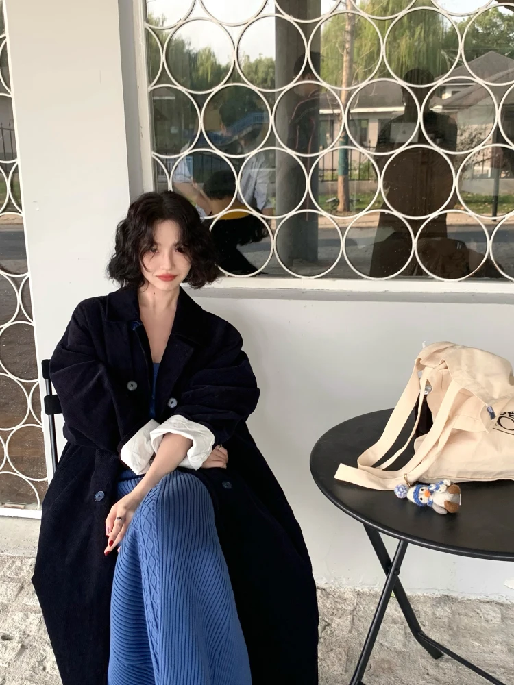 Утепленное вельветовое пальто средней длины для женщин, двубортное, однотонное, для повседневной носки, 100% хлопок, зимняя верхняя одежда
Утепленное вельветовое пальто средней длины для женщин, двубортное, однотонное, для повседневной носки, 100% хлопок, зимняя верхняя одежда