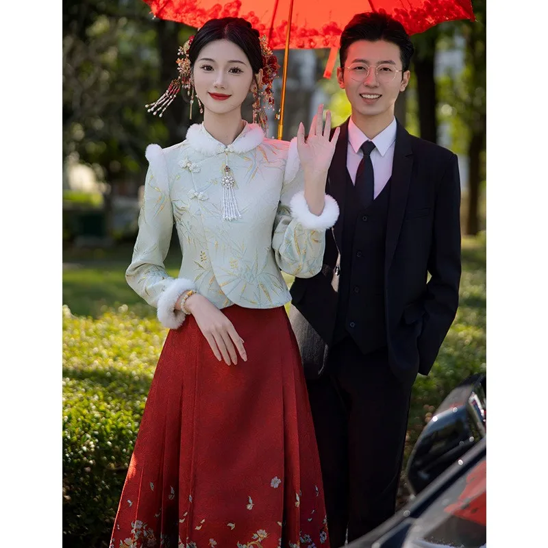 Han's new style of toasting wedding dress Chinese-style traditional Chinese clothing
Han's new style of toasting wedding dress Chinese-style traditional Chinese clothing