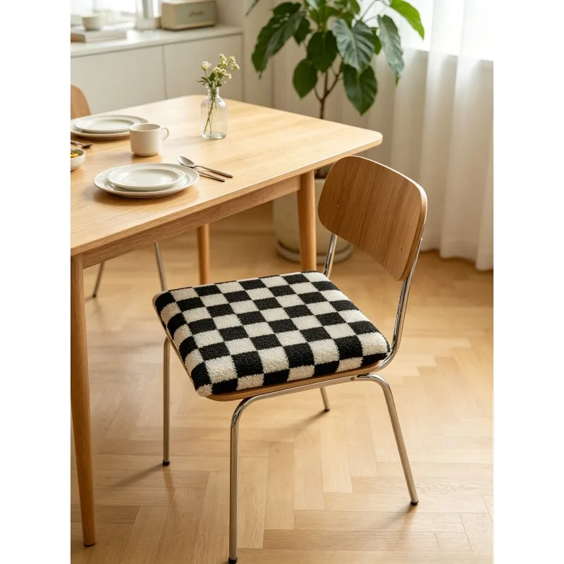 1pcs Checkerboard Anti Slip Seat Cushion Dining Bedroom Chair Pad Student Sitting Mat
1pcs Checkerboard Anti Slip Seat Cushion Dining Bedroom Chair Pad Student Sitting Mat