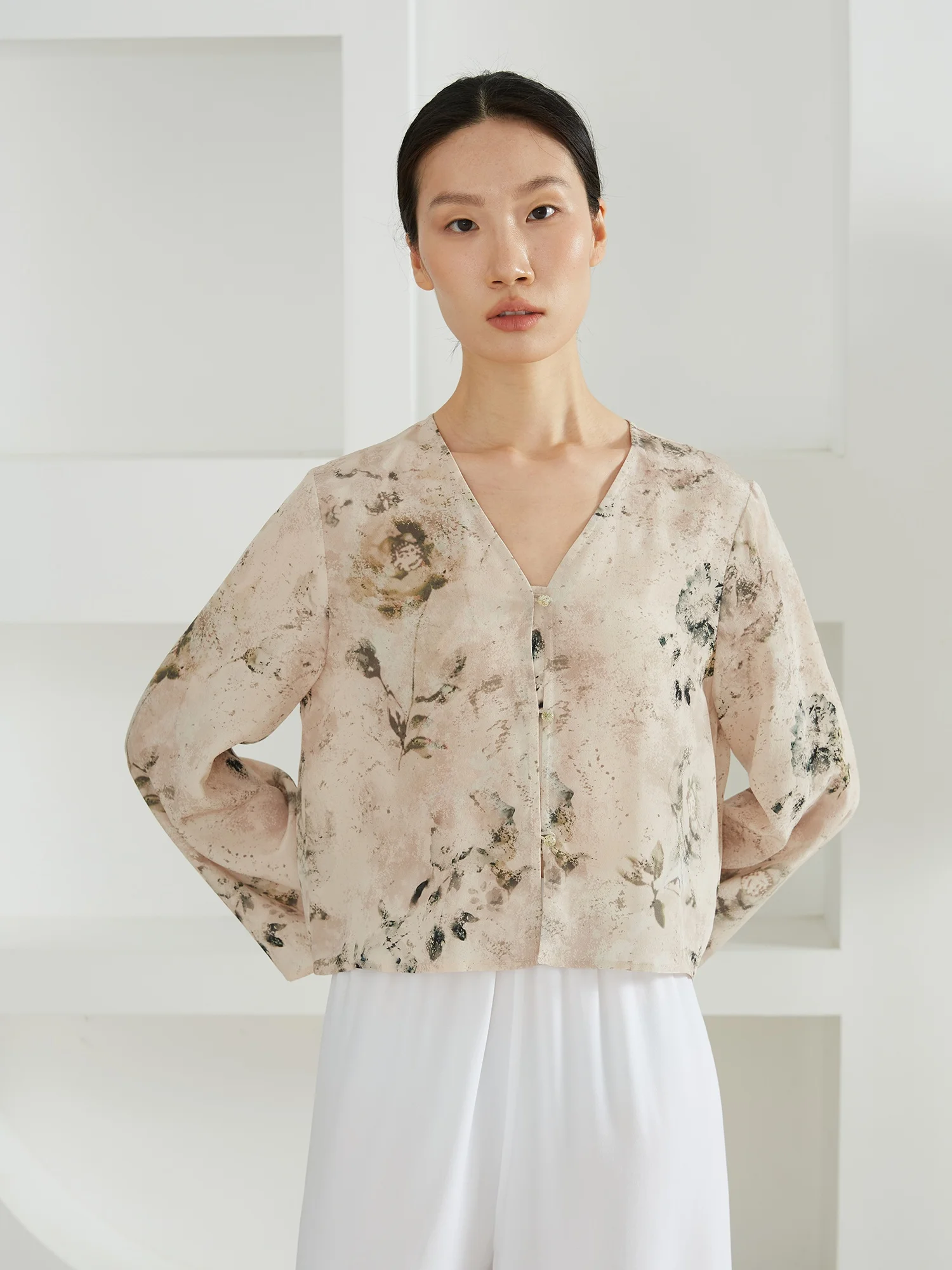 Silk Shantung V-neck Printed Sun Protection Open Cardigan Women's Loose Slimming Outerwear Summer Original Design Long Sleeve
Silk Shantung V-neck Printed Sun Protection Open Cardigan Women's Loose Slimming Outerwear Summer Original Design Long Sleeve