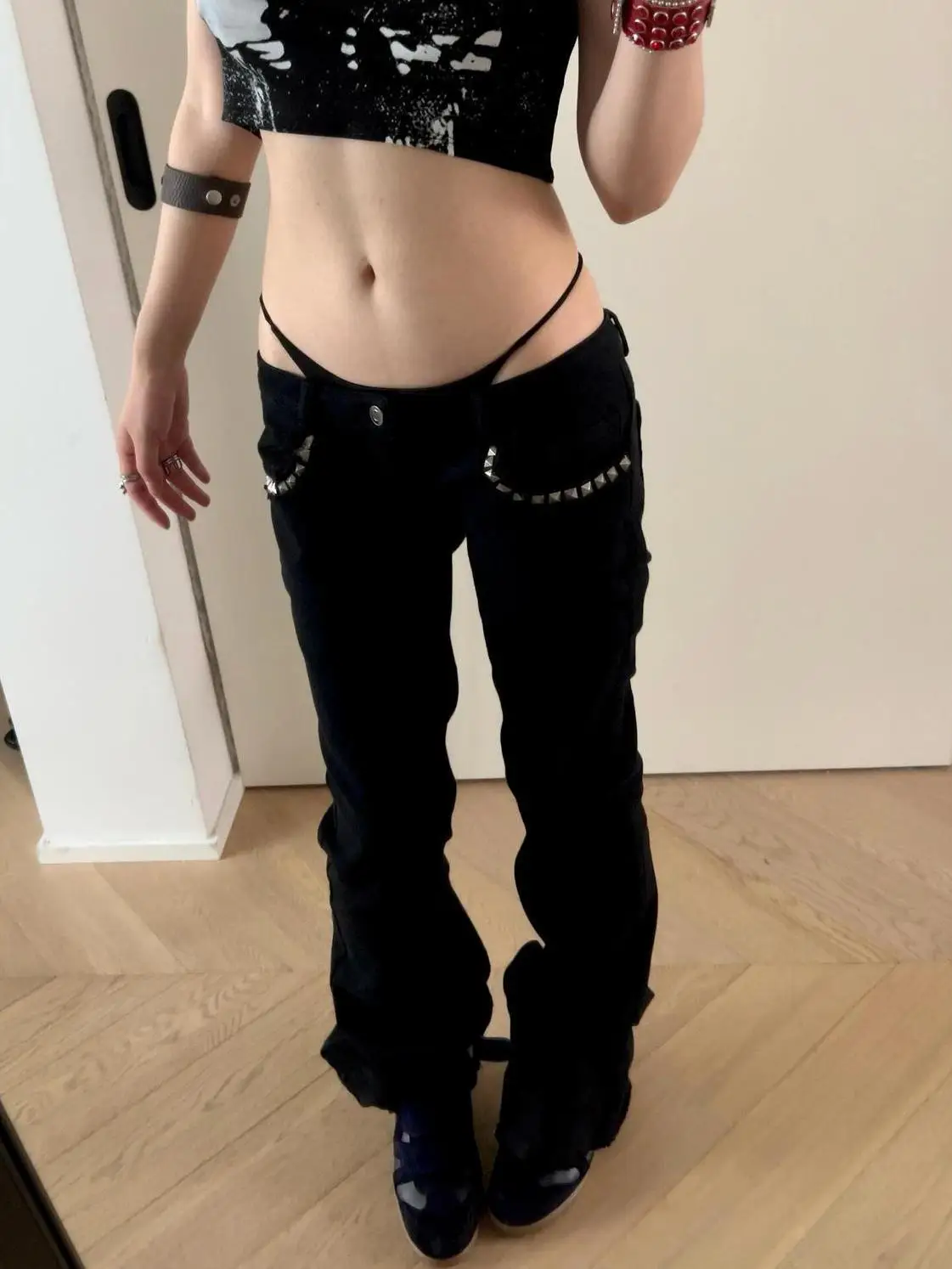 Women's Low Rise Jeans Black Flared Denim Pants Gyaru American Retro Korean Cyber Punk Trumpet Jeans Y2k Skinny Bell Bottom New
Women's Low Rise Jeans Black Flared Denim Pants Gyaru American Retro Korean Cyber Punk Trumpet Jeans Y2k Skinny Bell Bottom New