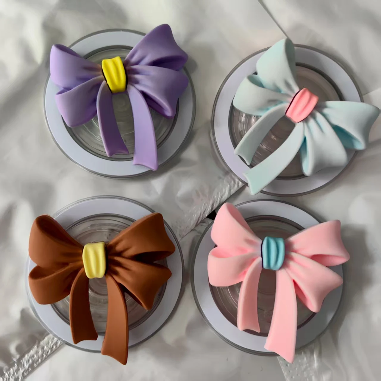 Корейский магнитный держатель с мягкой лентой и бантом для Magsafe, универсальный держатель Smart Tok для iP Brug Grip Tok, розетка на палец
Корейский магнитный держатель с мягкой лентой и бантом для Magsafe, универсальный держатель Smart Tok для iP Brug Grip Tok, розетка на палец