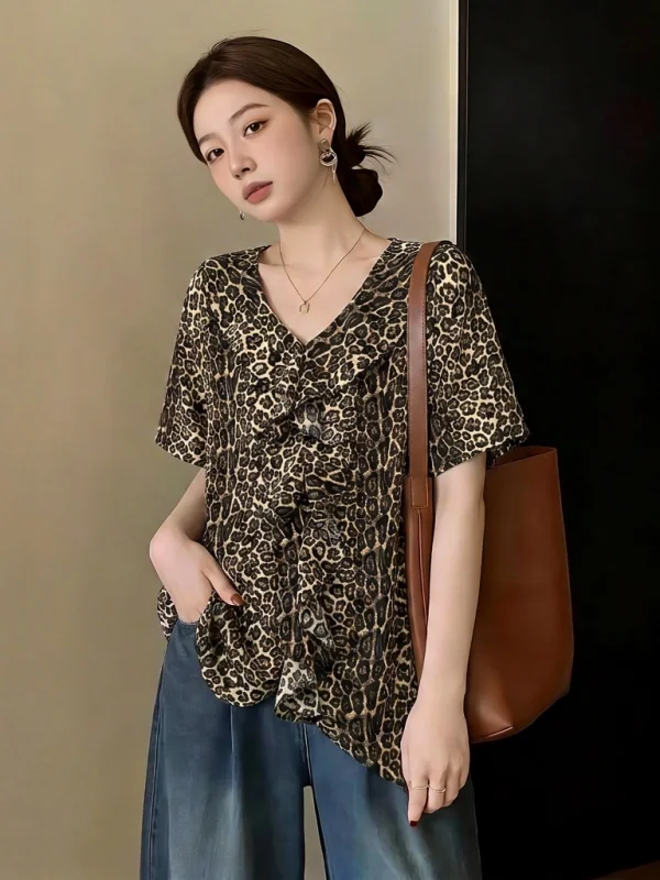 Ladies' Short Sleeve V-Neck Shirt with Lace Trim Large Size Fashionable Top Korean Style Loose Fit Commute Wind Summer New Ar...
Ladies' Short Sleeve V-Neck Shirt with Lace Trim Large Size Fashionable Top Korean Style Loose Fit Commute Wind Summer New Ar...