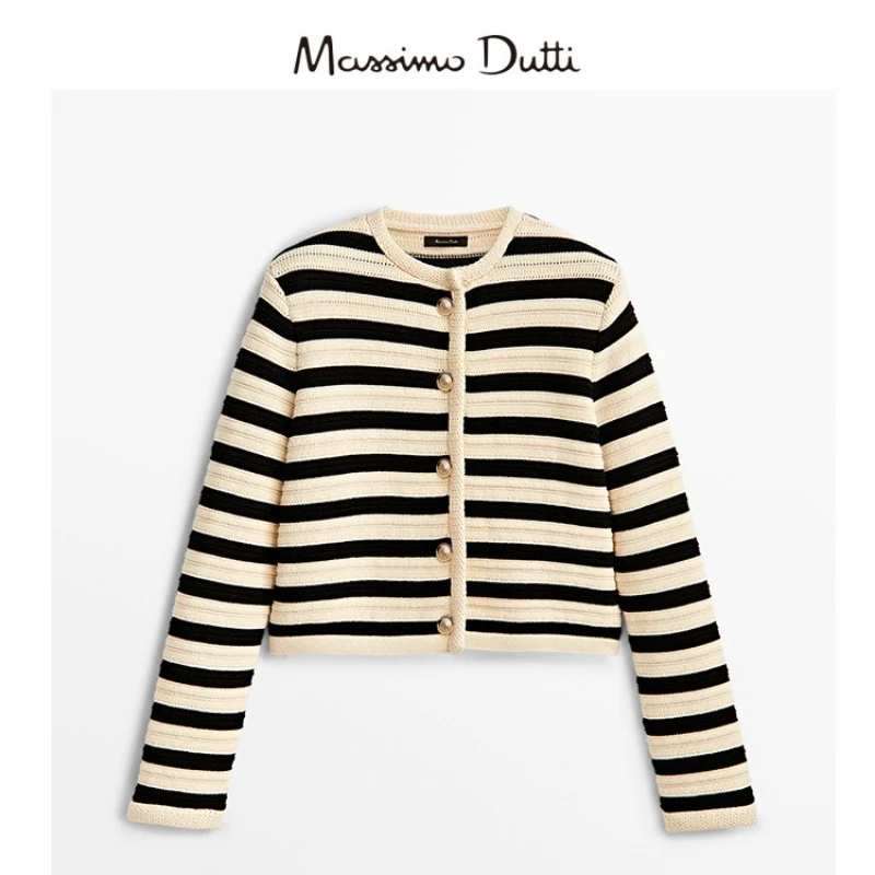 Massinno Dutti women's 2025 fall new sweater embellished button black and white striped knitted cardigan short jacket
Massinno Dutti women's 2025 fall new sweater embellished button black and white striped knitted cardigan short jacket