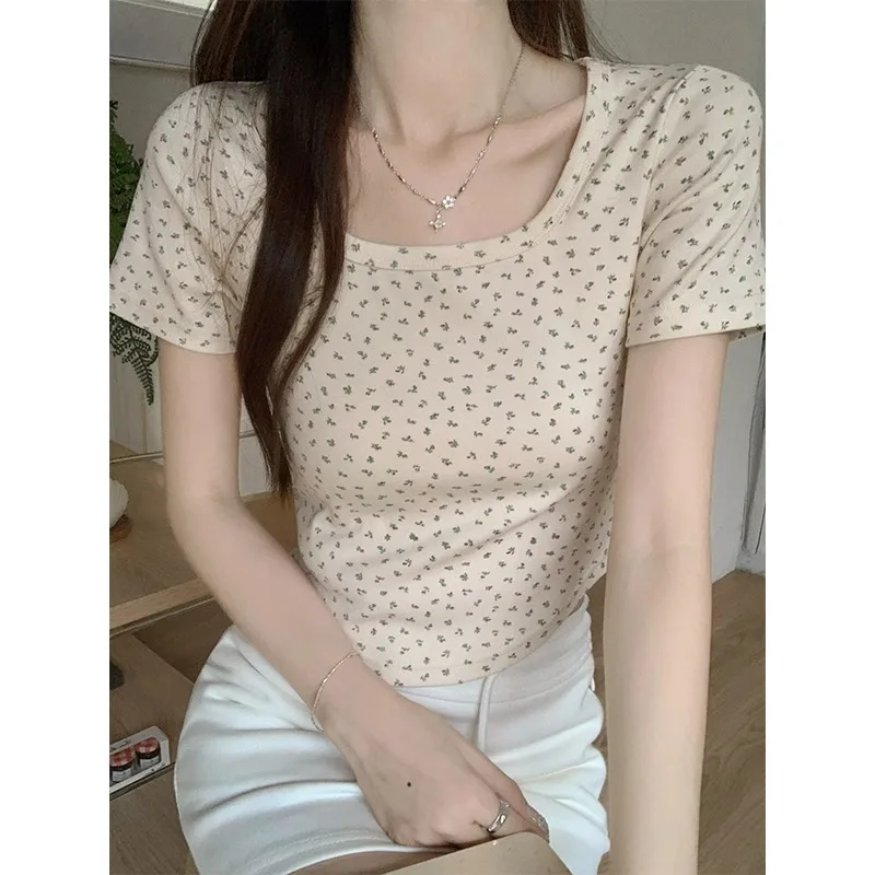 Summer New Floral Short Sleeved T-Shirt, Women's Generous Collar, Curved Hem, Slim Fit And Versatile Top
Summer New Floral Short Sleeved T-Shirt, Women's Generous Collar, Curved Hem, Slim Fit And Versatile Top