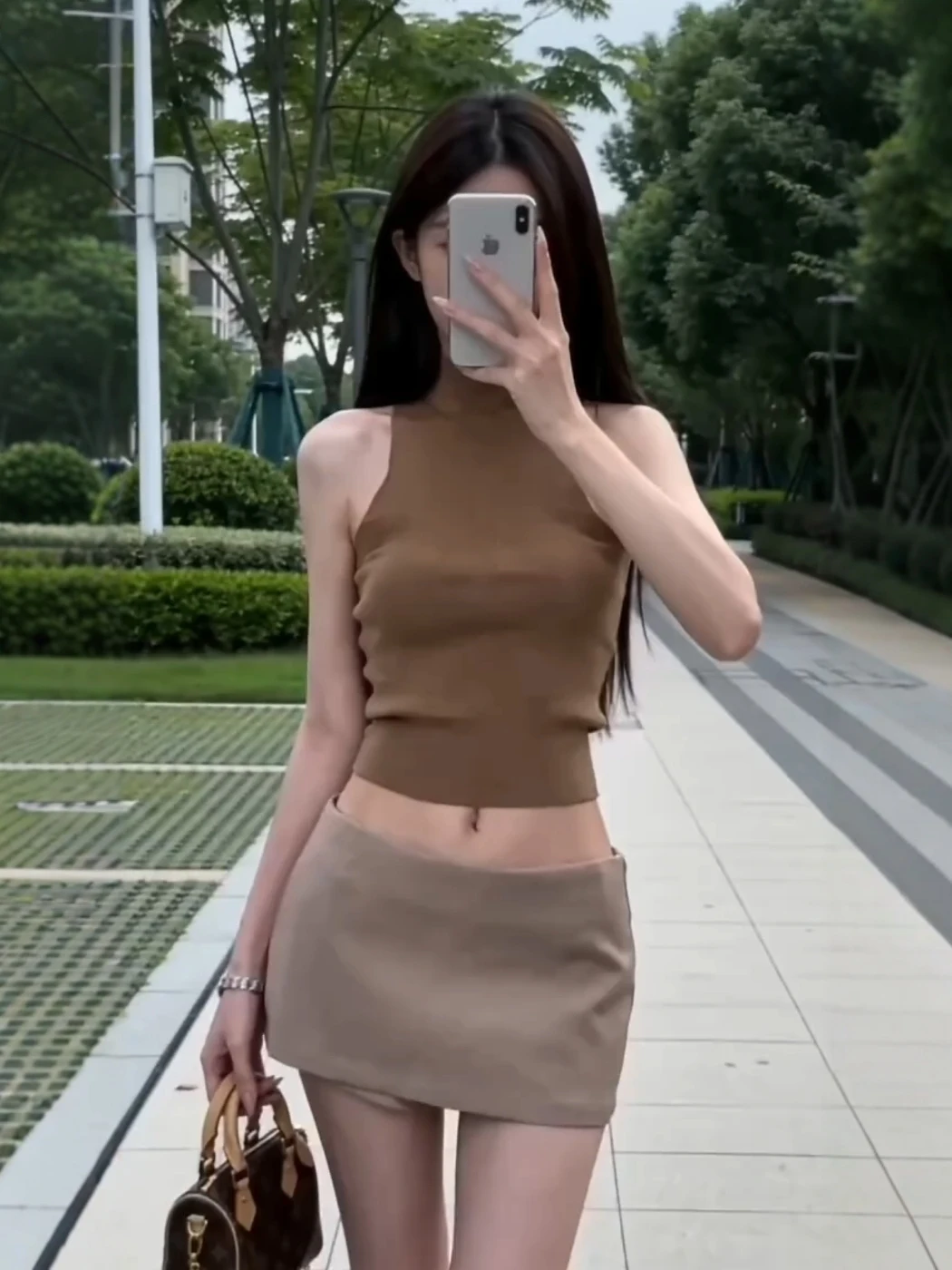 Summer American Style Spicy Girl Knitted Slim Fit Vest Low Waist Slimming Half Body Skirt Two Piece Set Women's Fashion
Summer American Style Spicy Girl Knitted Slim Fit Vest Low Waist Slimming Half Body Skirt Two Piece Set Women's Fashion