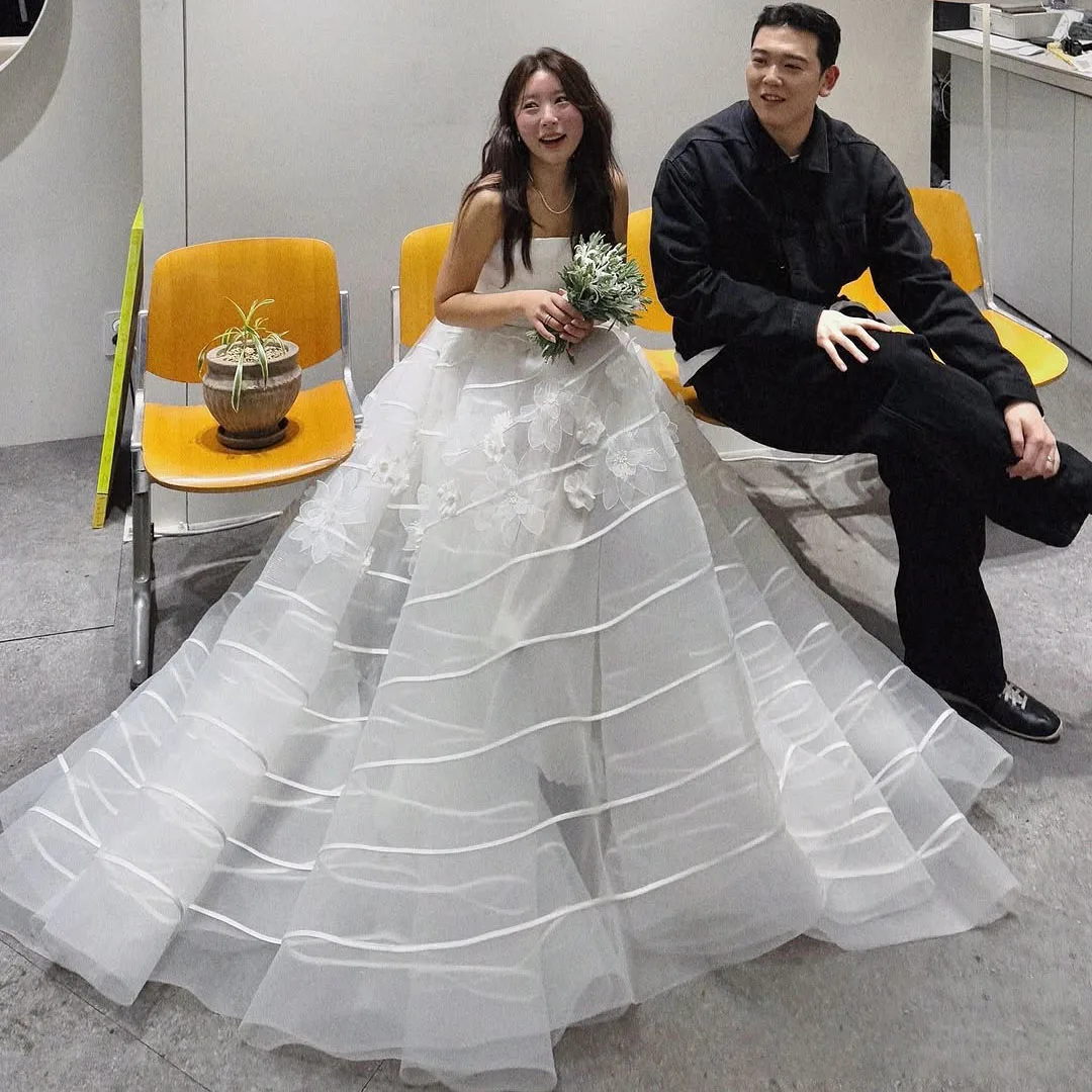 Fashion White Organza Mesh Bridal Skirt Korean Women Skirts For Wedding Gorgeous A-line Floor Long Formal Skirt Custom Made 2025
Fashion White Organza Mesh Bridal Skirt Korean Women Skirts For Wedding Gorgeous A-line Floor Long Formal Skirt Custom Made 2025