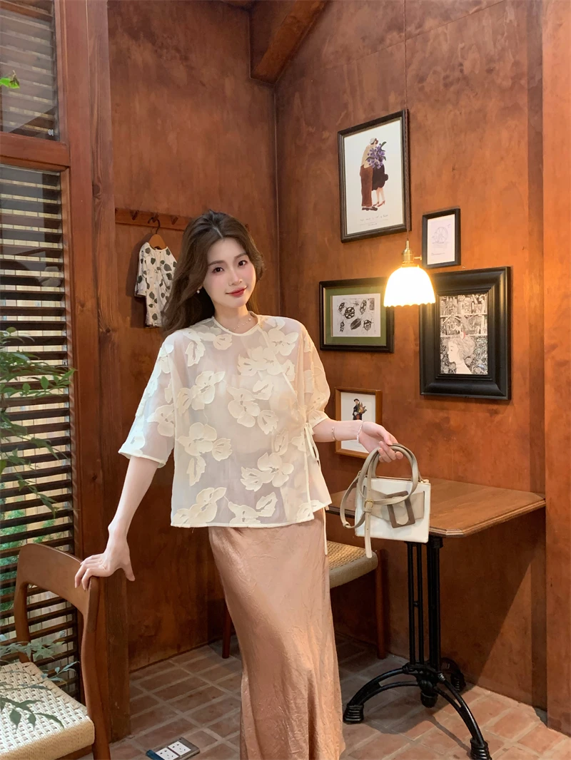 Легкая свободная женская рубашка с круглым вырезом, рукавом до локтя, вышивкой и поясом, в повседневном стиле, дышащая, из полиэстера, летний топ
Легкая свободная женская рубашка с круглым вырезом, рукавом до локтя, вышивкой и поясом, в повседневном стиле, дышащая, из полиэстера, летний топ