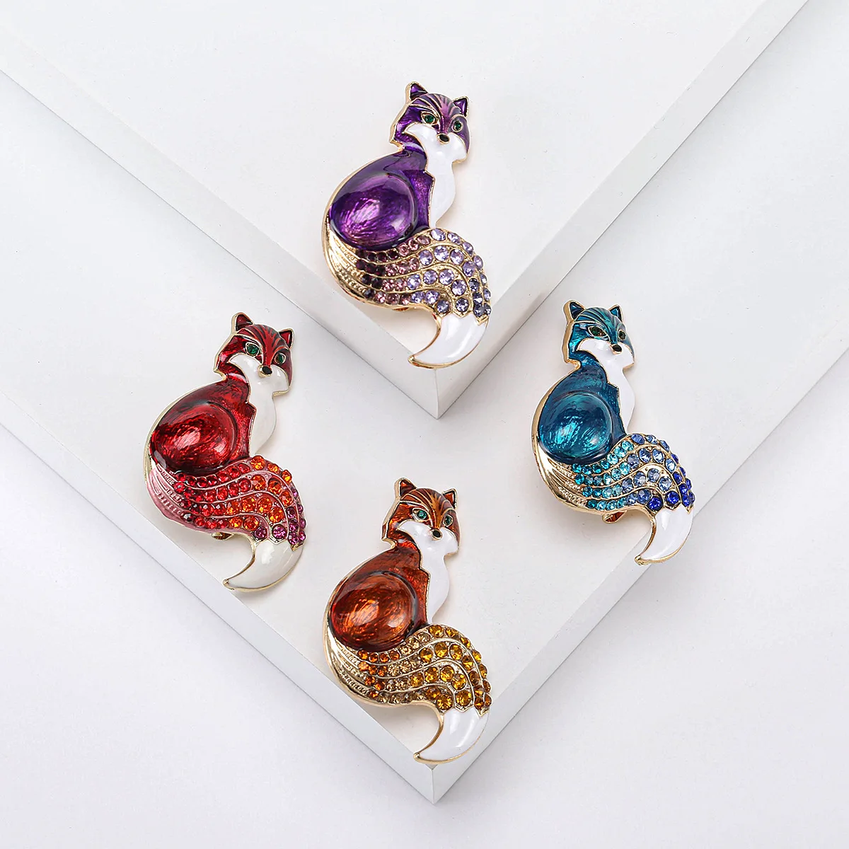 Cute Fox Brooch Colored Enamel Crystal Men's And Women's Animal Badges Multi-color Available For Casual Party Jewelry Gifts
Cute Fox Brooch Colored Enamel Crystal Men's And Women's Animal Badges Multi-color Available For Casual Party Jewelry Gifts