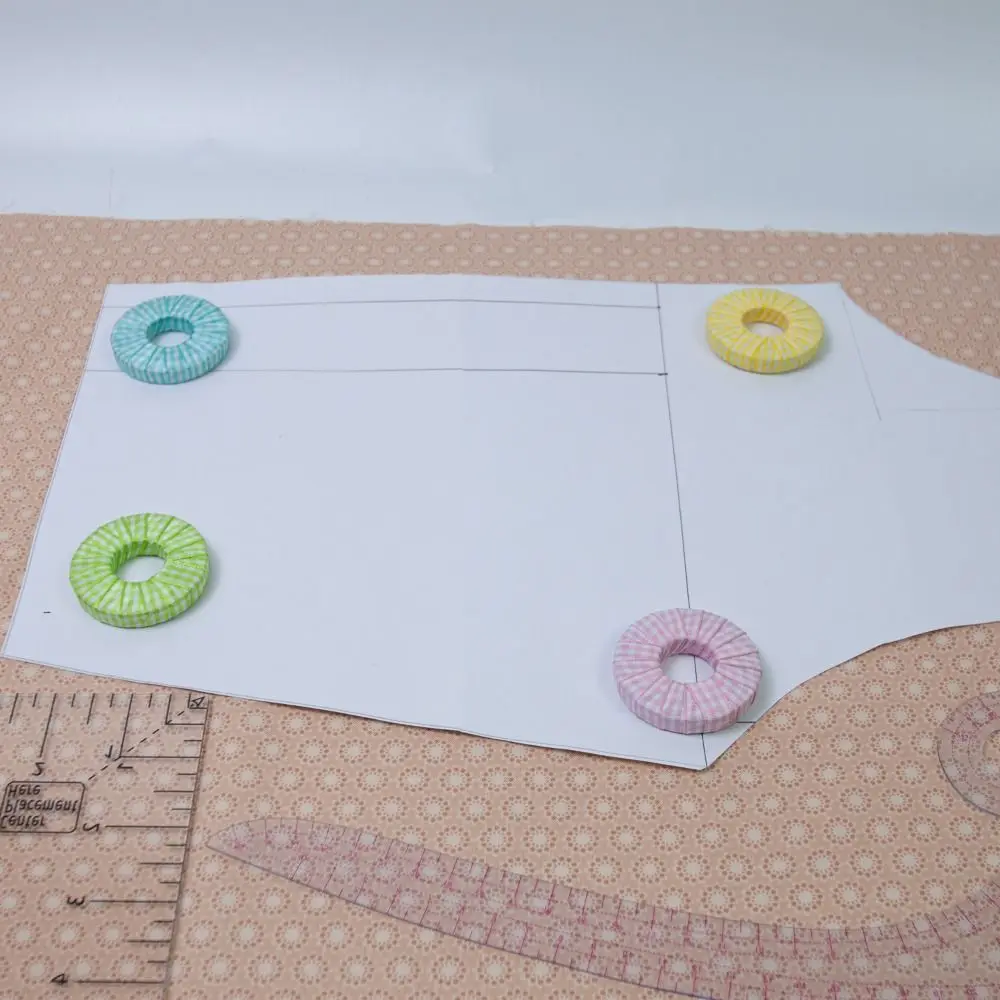 4Pcs Handmade Tool Fabric Pattern Cloth Weight Crafting Round Metal Paper Cutting Weights Cutting Sewing Quilting Dress Making
4Pcs Handmade Tool Fabric Pattern Cloth Weight Crafting Round Metal Paper Cutting Weights Cutting Sewing Quilting Dress Making