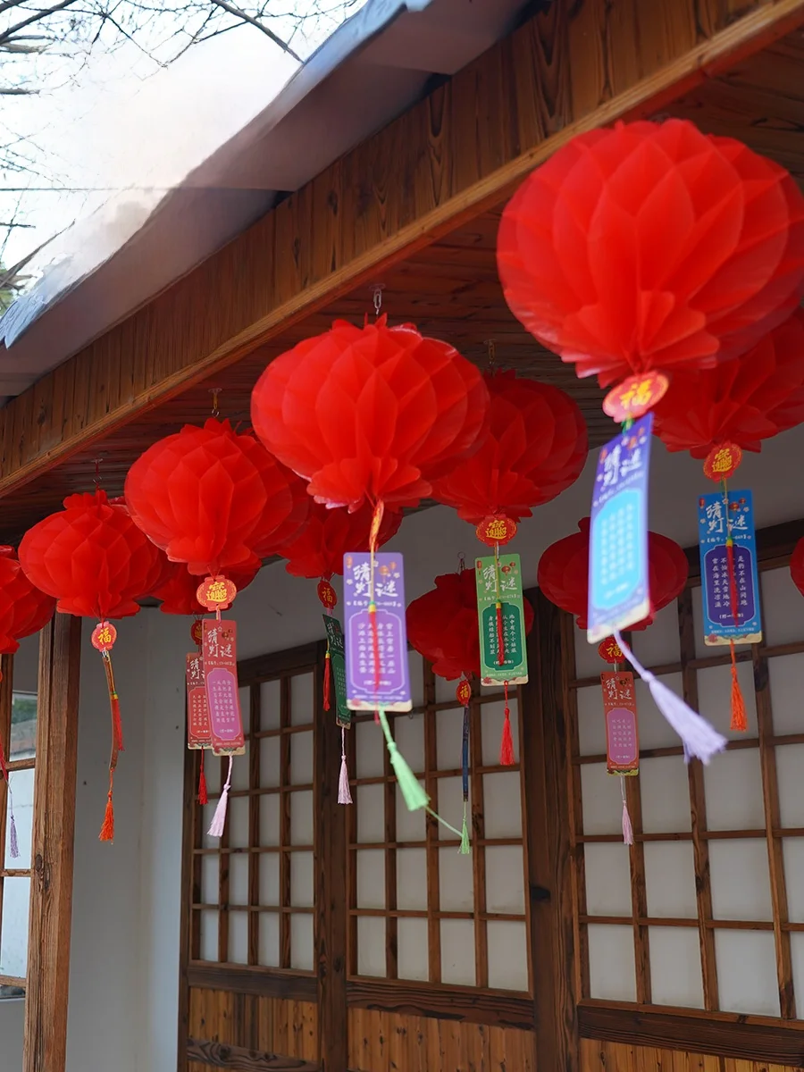 Outdoor Decorative Lanterns Red Honeycomb Lanterns Festival Atmosphere Decoration Rainproof Lanterns Guessing Riddles
Outdoor Decorative Lanterns Red Honeycomb Lanterns Festival Atmosphere Decoration Rainproof Lanterns Guessing Riddles