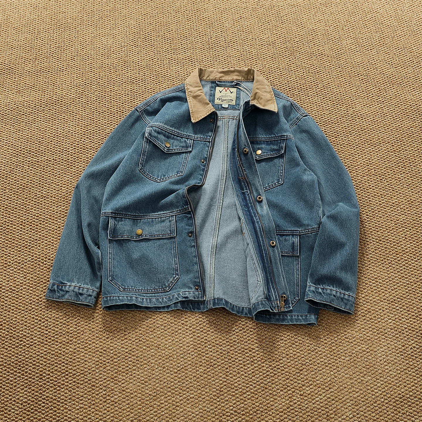 Джинсовая куртка контрастного цвета с лацканами, мужская американская повседневная базовая универсальная потертая рабочая куртка в стиле ретро
Джинсовая куртка контрастного цвета с лацканами, мужская американская повседневная базовая универсальная потертая рабочая куртка в стиле ретро