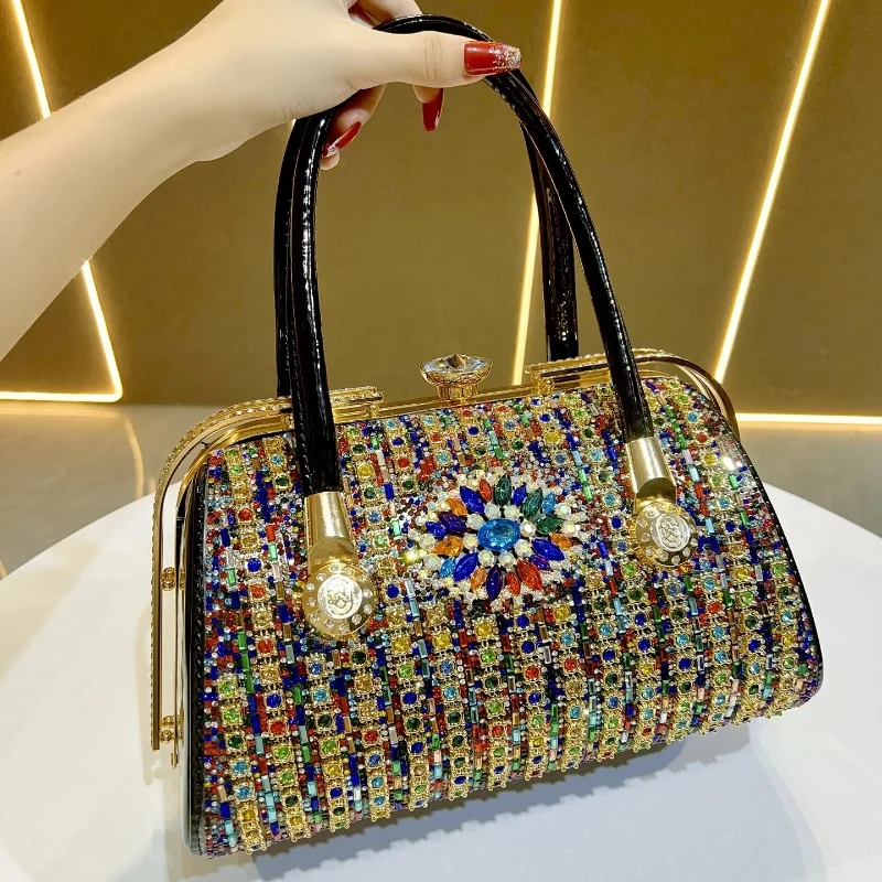 2025 Luxury Designer Sparkling Full Diamond studded Banquet Bags Women Vintage High-end Texture Crossbody Bag Shoulder Bag Totes
2025 Luxury Designer Sparkling Full Diamond studded Banquet Bags Women Vintage High-end Texture Crossbody Bag Shoulder Bag Totes