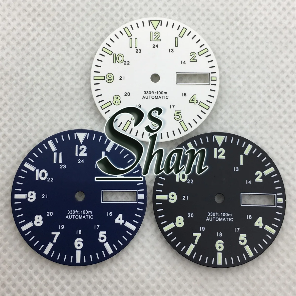 28.8mm NH36 dial date calendar window green luminous accessory is suitable for the modification of NH36 movement wristwatches
28.8mm NH36 dial date calendar window green luminous accessory is suitable for the modification of NH36 movement wristwatches