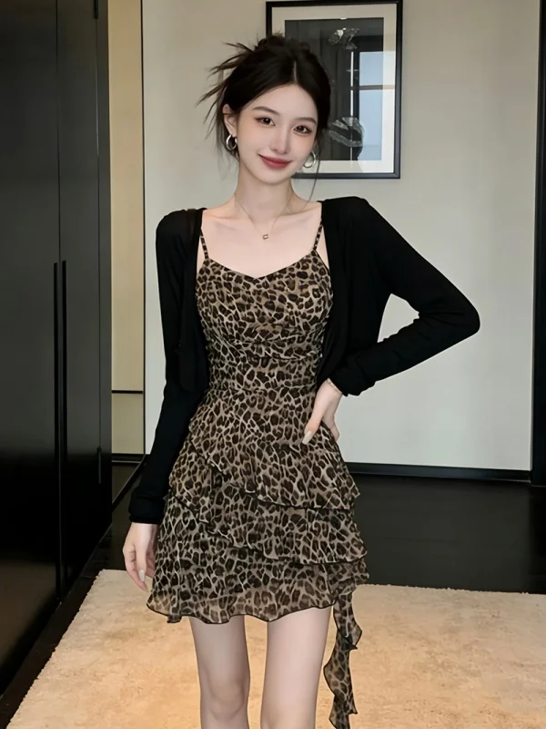 Retro Style Women's Two-Piece Set Spring Summer New Fashion Cardigan Design Leopard Print Halter Dress Versatile High Waist S...
Retro Style Women's Two-Piece Set Spring Summer New Fashion Cardigan Design Leopard Print Halter Dress Versatile High Waist S...