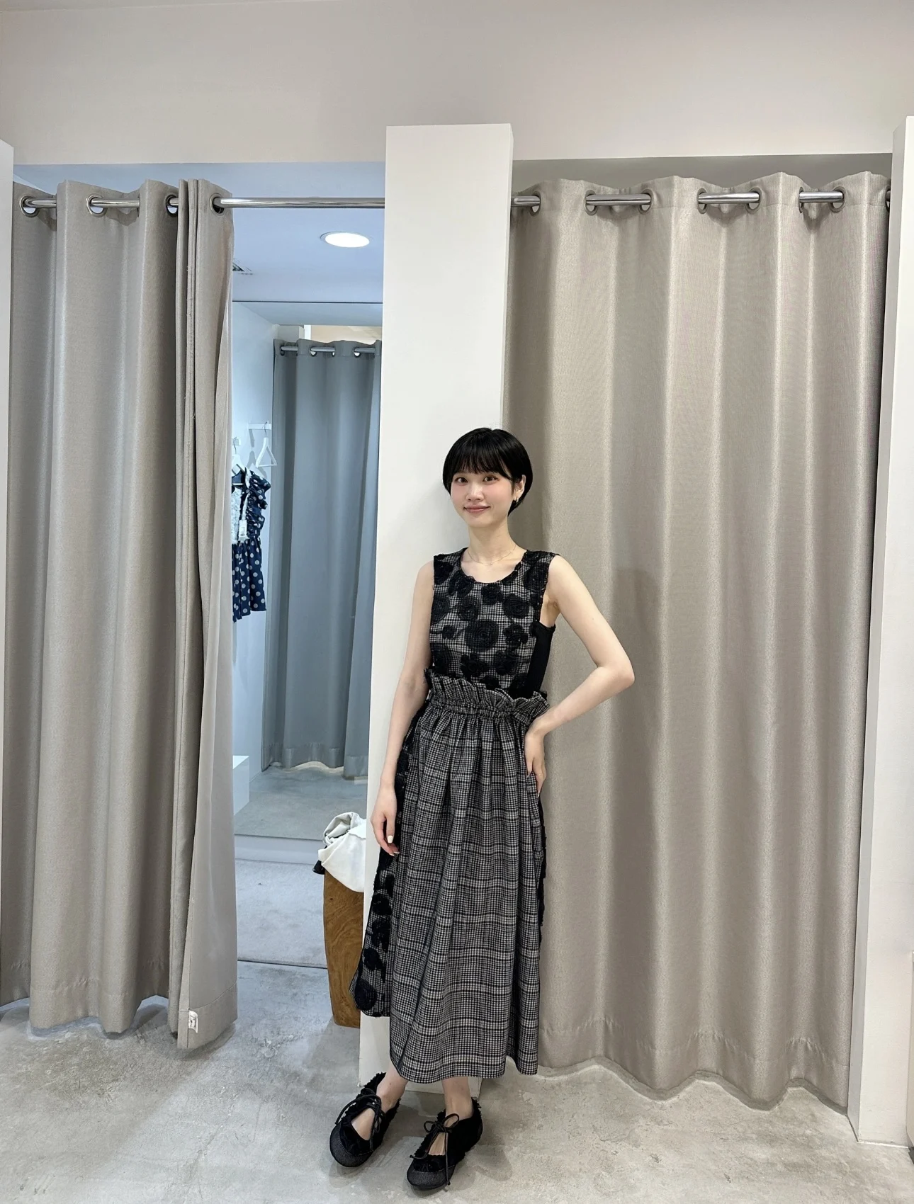 Removable Rose Embroidery Plaid Vest Dress Ladies' Citywalk Style Casual Sleeveless Skirt Large Swing Type All Seasons
Removable Rose Embroidery Plaid Vest Dress Ladies' Citywalk Style Casual Sleeveless Skirt Large Swing Type All Seasons