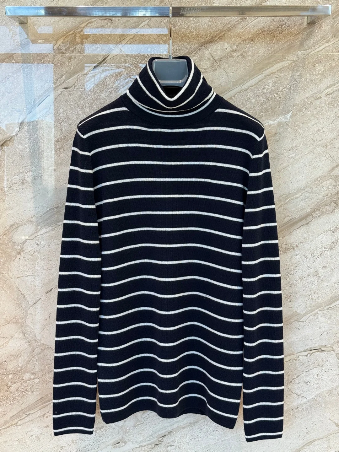 Womens Navy Blue And White Striped Wool Turtleneck Sweater Warm Cozy Knit Pullover For Winter Fashion Casual Daily Wear
Womens Navy Blue And White Striped Wool Turtleneck Sweater Warm Cozy Knit Pullover For Winter Fashion Casual Daily Wear