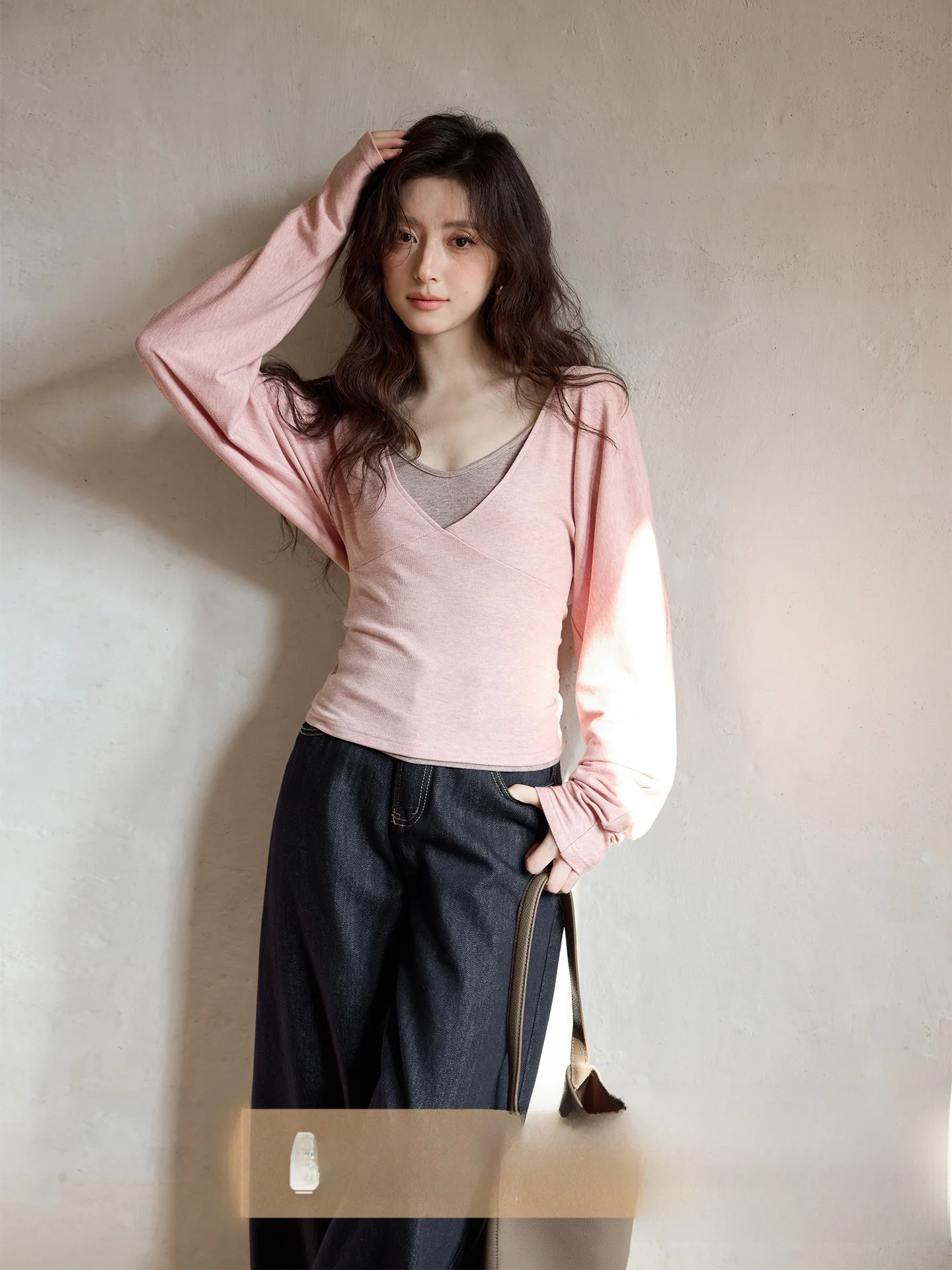 Весенний комплект 2026: розовая футболка с длинным рукавом и брюки, облегающий крой, корейский стиль, для повседневной носки, молодежный, из смесового полиэстера
Весенний комплект 2026: розовая футболка с длинным рукавом и брюки, облегающий крой, корейский стиль, для повседневной носки, молодежный, из смесового полиэстера