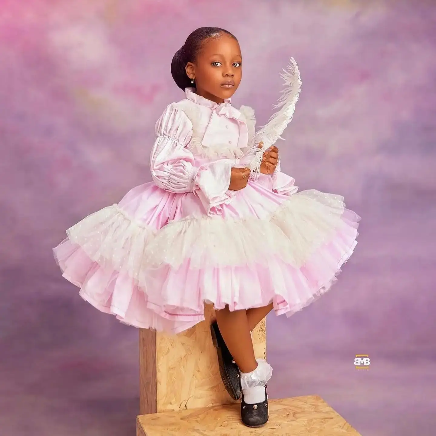 Vintage Pink Lace Flower Girl Dresses Customized Tiered Ruffles Children Birthday Party Gowns High Neck Kids Wedding Dress
Vintage Pink Lace Flower Girl Dresses Customized Tiered Ruffles Children Birthday Party Gowns High Neck Kids Wedding Dress