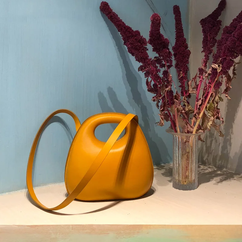 2025 Luxury Shell Type Round Retro Women Handbags Lady Casual Travel Messenger Bag Trendy Design Shoulder Crossbody Bag Tote Bag
2025 Luxury Shell Type Round Retro Women Handbags Lady Casual Travel Messenger Bag Trendy Design Shoulder Crossbody Bag Tote Bag