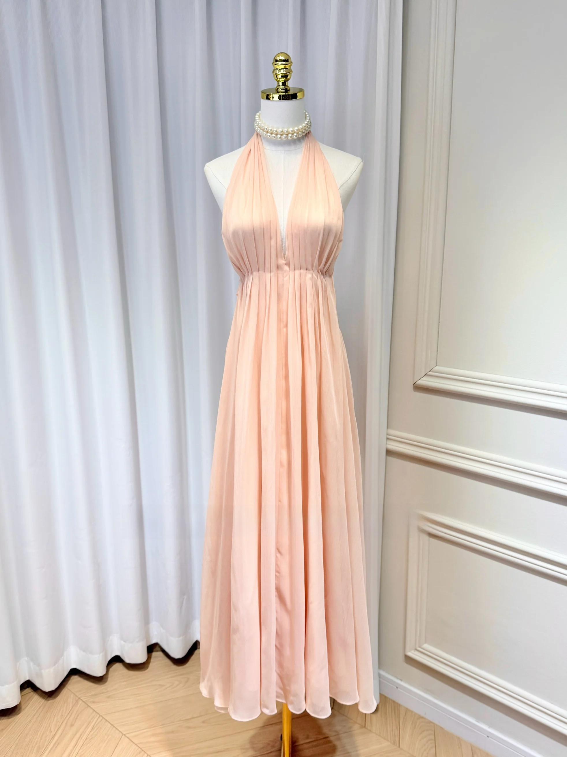 Sexy Deep V Neck Maxi Dress with Backless Pleated Design Holiday Atmosphere Sweet And Spicy Style Polyester Fiber Summer Dres...
Sexy Deep V Neck Maxi Dress with Backless Pleated Design Holiday Atmosphere Sweet And Spicy Style Polyester Fiber Summer Dres...