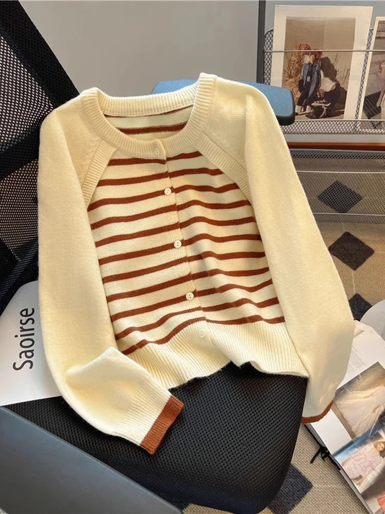 Loose Knitted Open Cardigan Women's oulder Insert Striped Splicing Lazy Sle Faionable Korean Version Autumn New Arrival
Loose Knitted Open Cardigan Women's oulder Insert Striped Splicing Lazy Sle Faionable Korean Version Autumn New Arrival