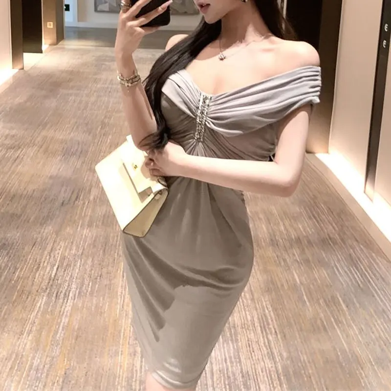 Women Off Shoulder Ruched Bodycon Mini Dress Stylish Rhinestone Decor Summer V Neck Slim Waist Bag Hip Evening Party Short Dress
Women Off Shoulder Ruched Bodycon Mini Dress Stylish Rhinestone Decor Summer V Neck Slim Waist Bag Hip Evening Party Short Dress
