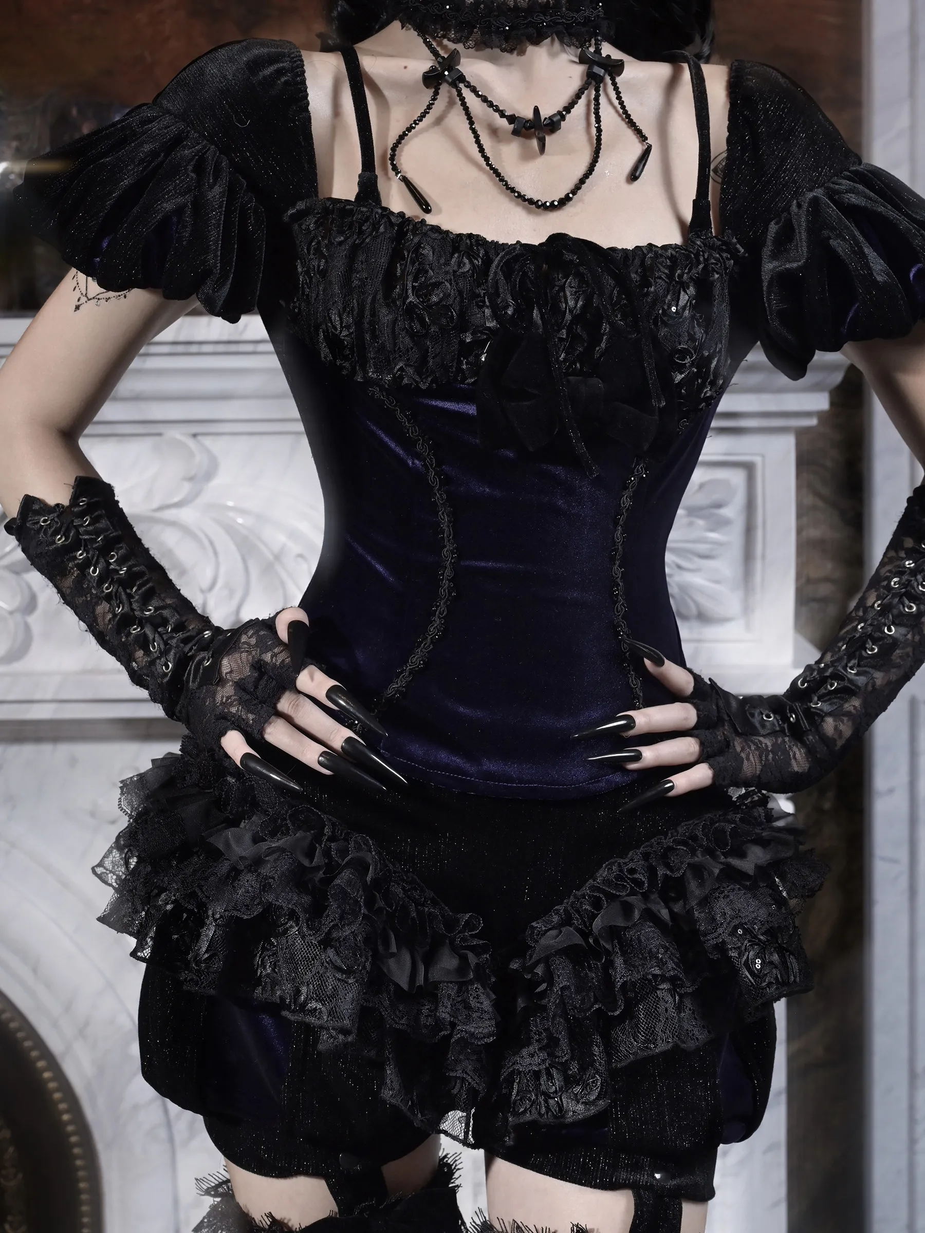 Japanese Dark Gothic Atmosphere Puff Sleeve Velvet Strap Open Back Slim Top Summer Sweet Cool Slim Short Sleeve Top for Women
Japanese Dark Gothic Atmosphere Puff Sleeve Velvet Strap Open Back Slim Top Summer Sweet Cool Slim Short Sleeve Top for Women