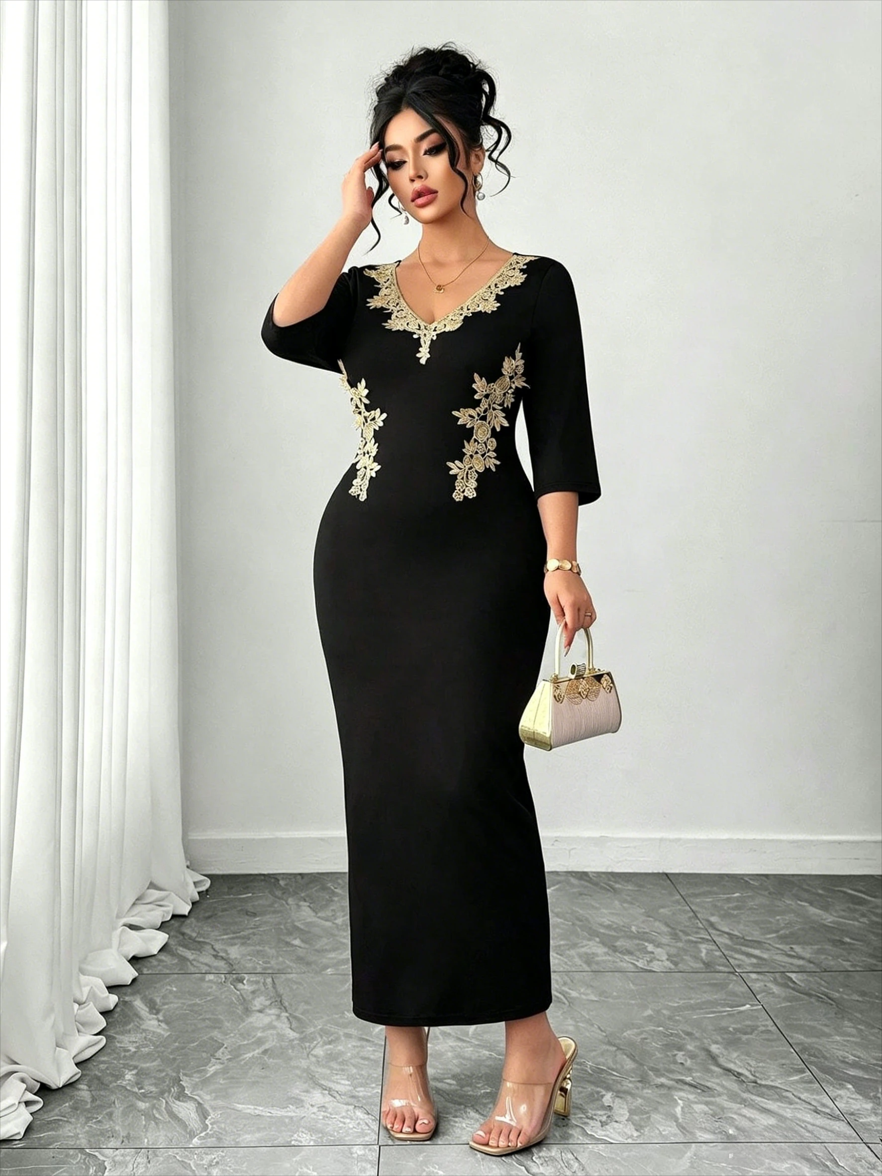 Plus Size Black Slim Fit Dress, V-Neck with Golden Lace & 3D Appliqués Elegant Dress for Date Festival Banquet
Plus Size Black Slim Fit Dress, V-Neck with Golden Lace & 3D Appliqués Elegant Dress for Date Festival Banquet