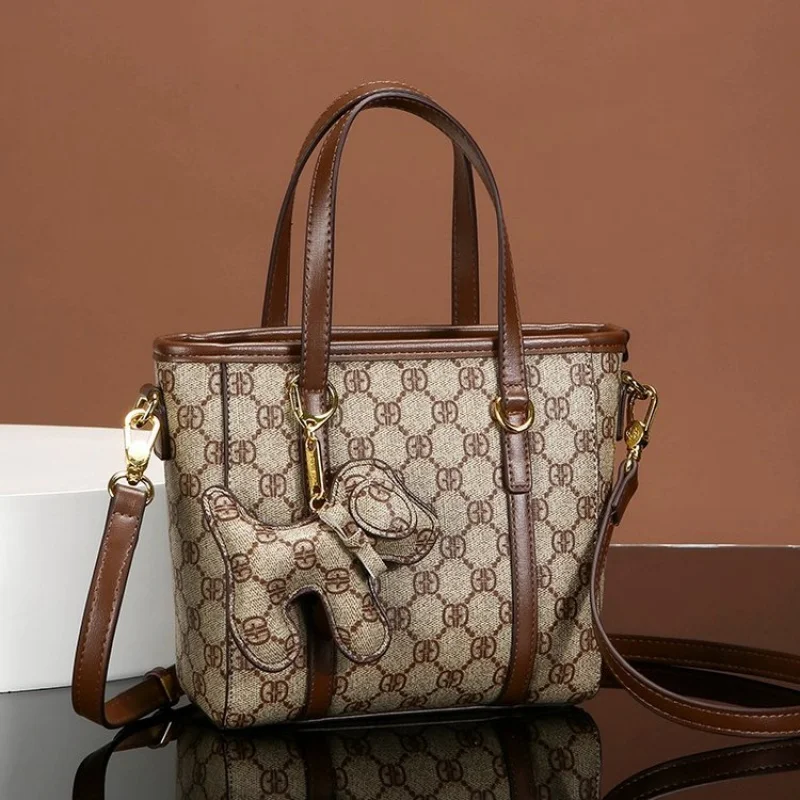 Роскошная брендовая женская кожаная сумка через плечо, элегантная сумка через плечо от популярного известного дизайнера
Роскошная брендовая женская кожаная сумка через плечо, элегантная сумка через плечо от популярного известного дизайнера